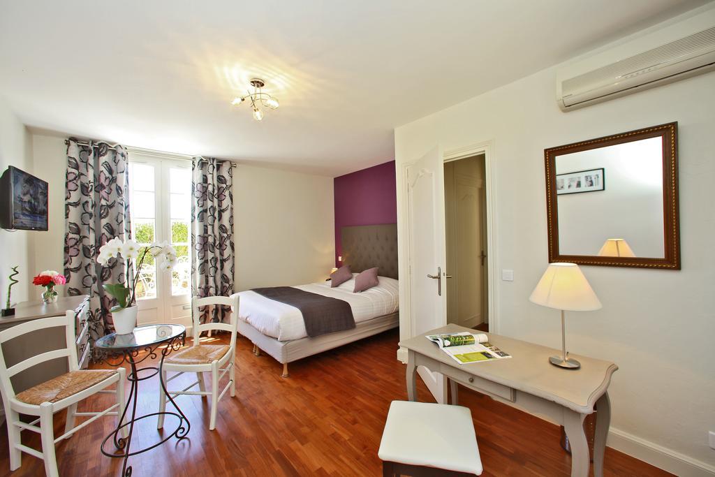 Hotel La Hoirie Сарла-ла-Канеда Номер фото